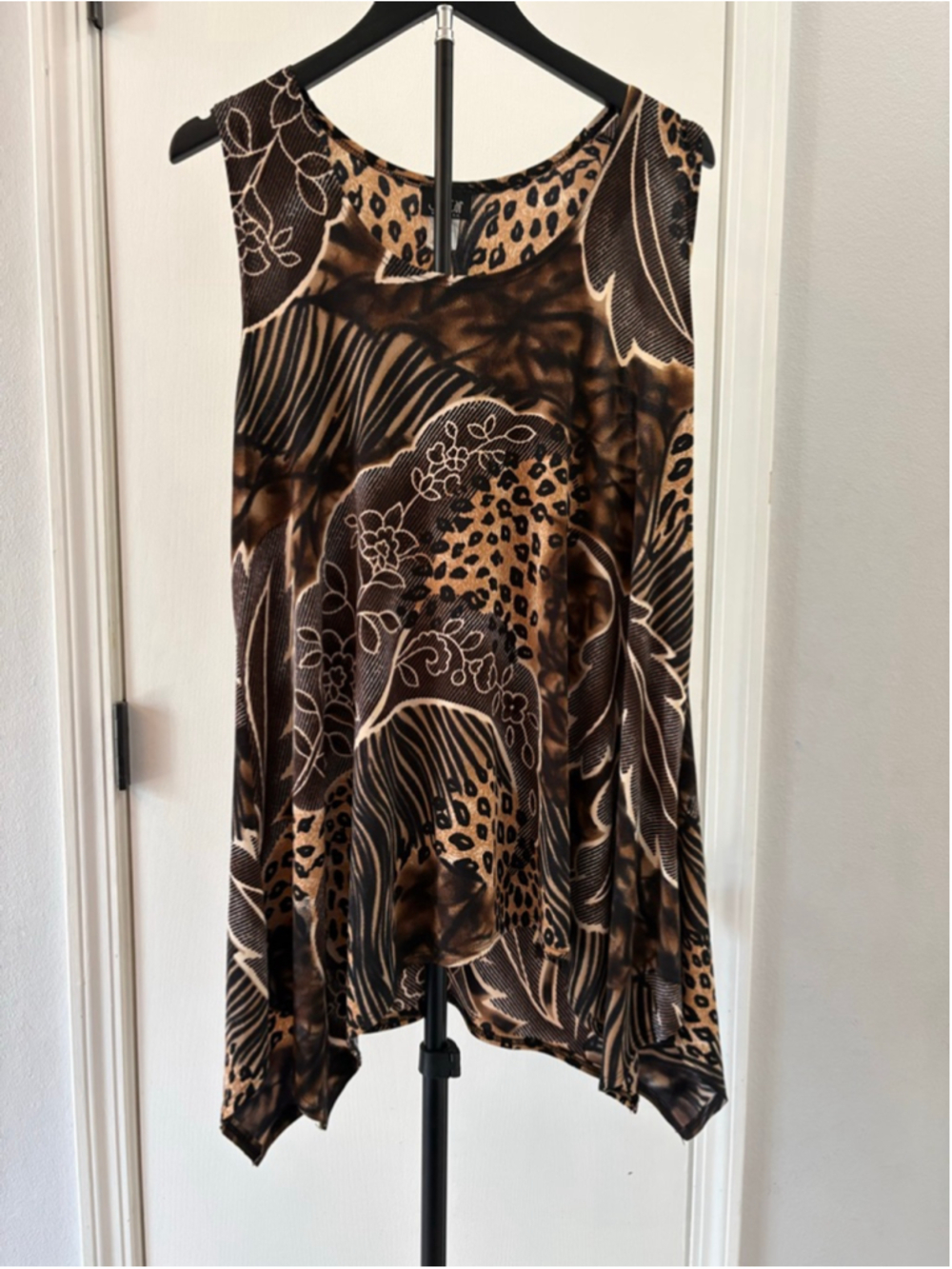 Jostar Sleeveless Handkerchief Hem Tunic Top 2XL EUC Mixed Animal Leopard Print